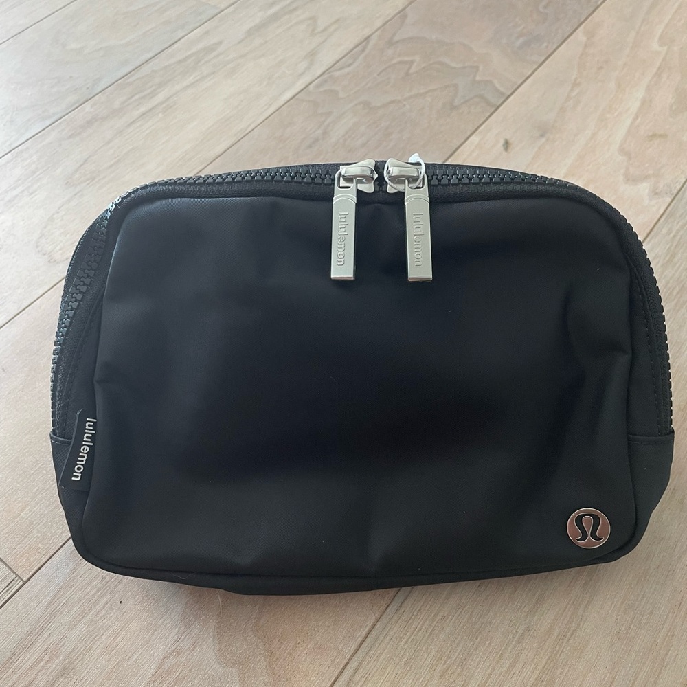 NWT Lululemon Large Belt Bag in Black